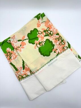 Bill Blass For Springmaid 2 Standard Pillowcases Pink Geranium Yellow Green VTG
